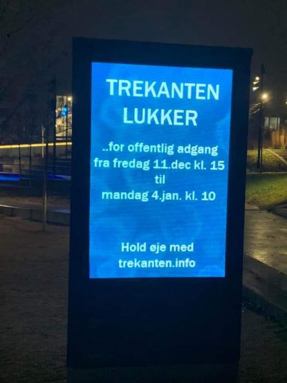 Billedet indeholder sandsynligvis: friluftsliv, tekst, der siger "TREKANTEN LUKKER ..for offentlig adgang fra fredag 11.dec kl. 15 til mandag 4.jan. kl. 10 Hold oje med trekanten.info"