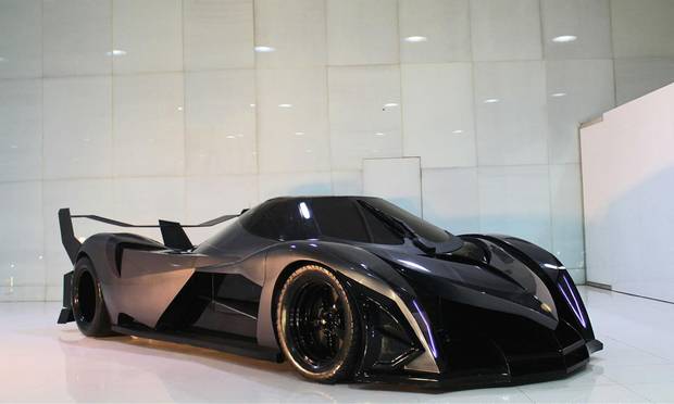 Den ekstreme Devel Sixteen har en 16-cylindret motor på 12,3 liter og koster en halv snes mio. kr. uden danske afgifter. Foto: PR