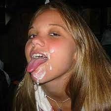 Freundin mit Sperma im Gesicht - Cumshot Selfie - Cumshot Bilder kostenlos
