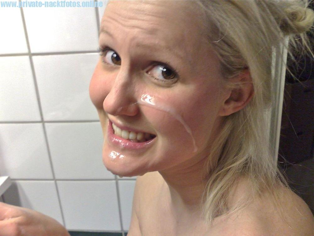Mit Sperma Im Gesicht In Die Kamera Laecheln – Private Nacktfotos