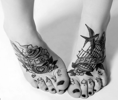 Tattooed Schwarz & Weiss / Black & White.