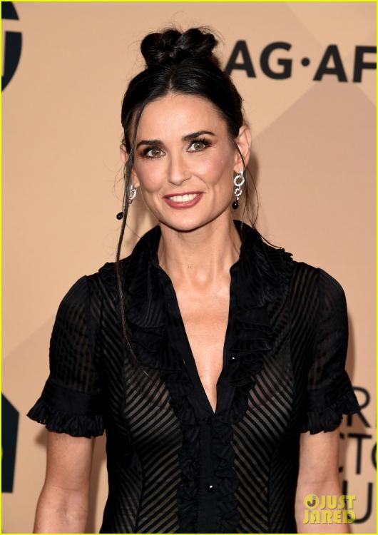 demi-moore-wears-a-totally-sheer-dress-to-sag-awards-2016-04.jpg