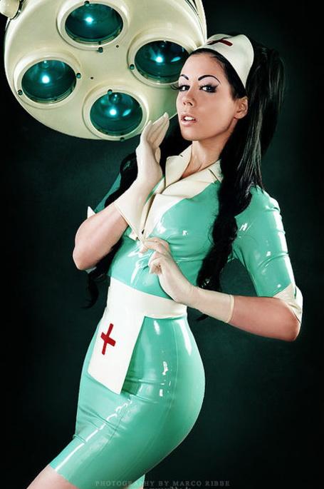 Latex_Nurse_116.jpg.5bea243a1e4b097bf5a6cb65e8106bd3.jpg